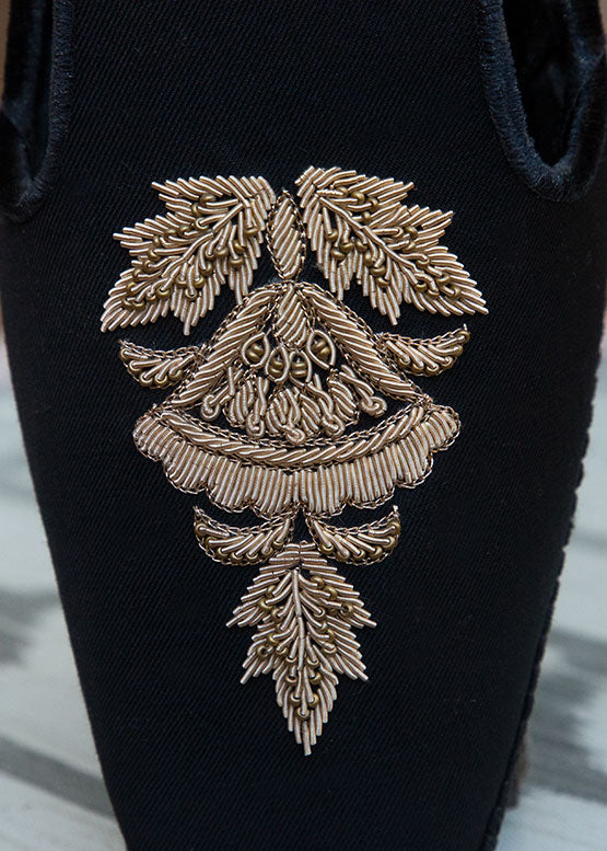 Black Mojari with Hand Embroidery