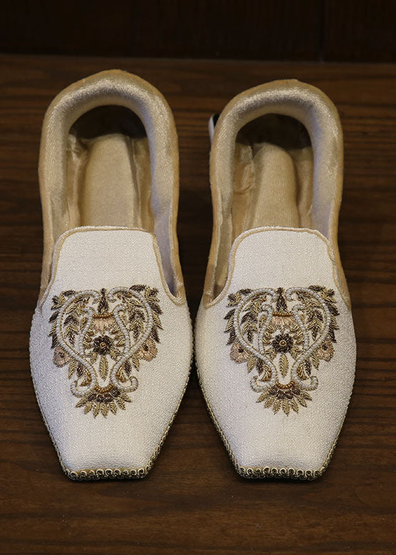 Off White Mojari with Hand Embroidery