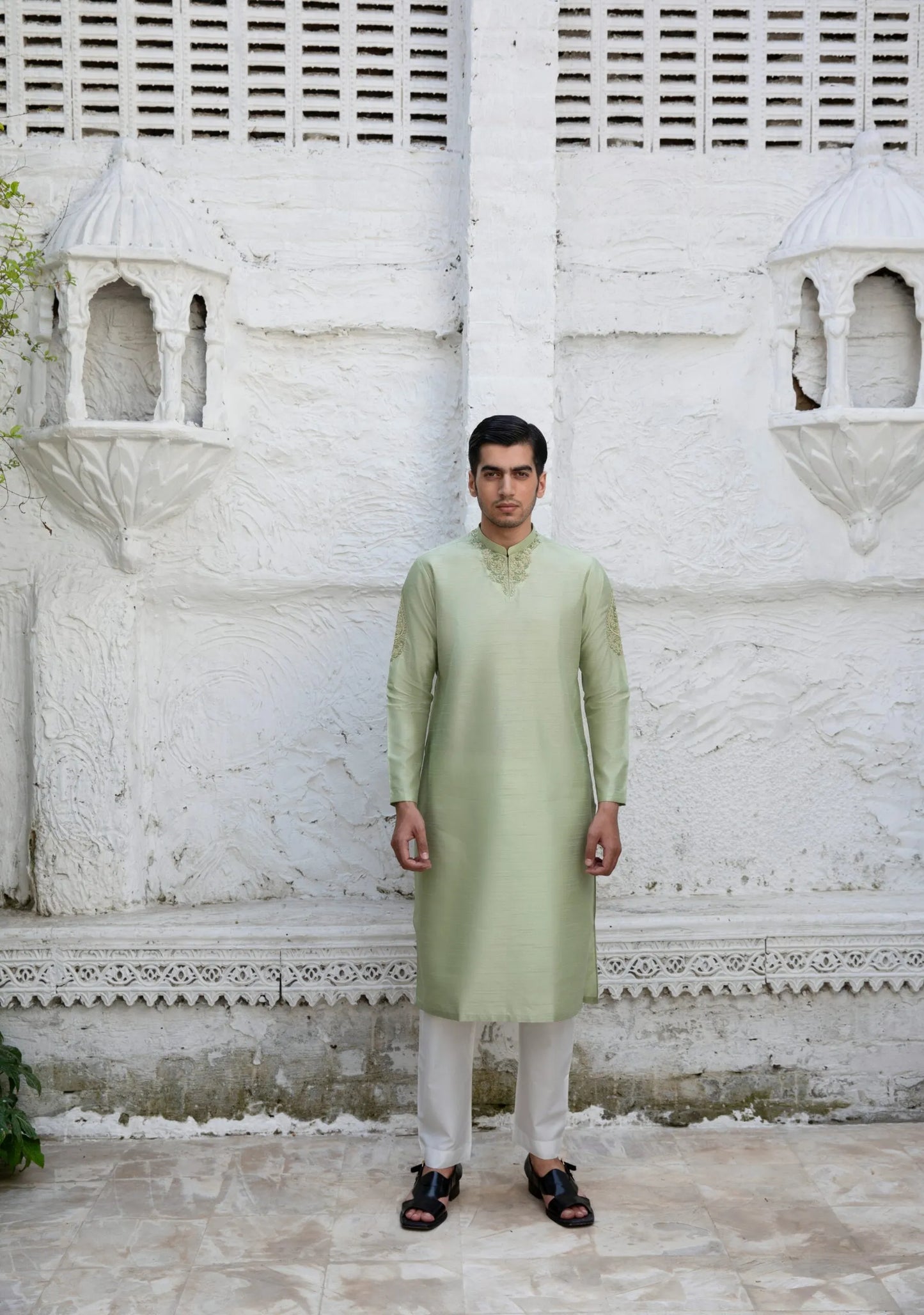 Cleadon Green Kurta with Collar and Sleeve Embroidered