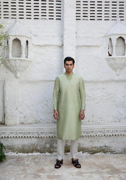 Cleadon Green Kurta with Collar and Sleeve Embroidered