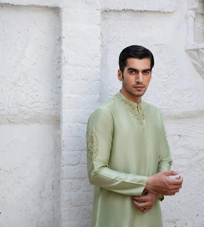 Cleadon Green Kurta with Collar and Sleeve Embroidered