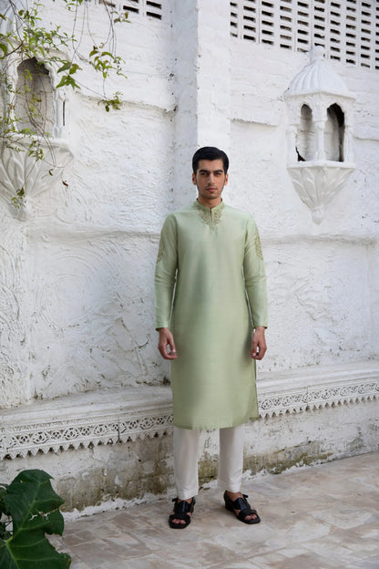 Cleadon Green Kurta with Collar and Sleeve Embroidered
