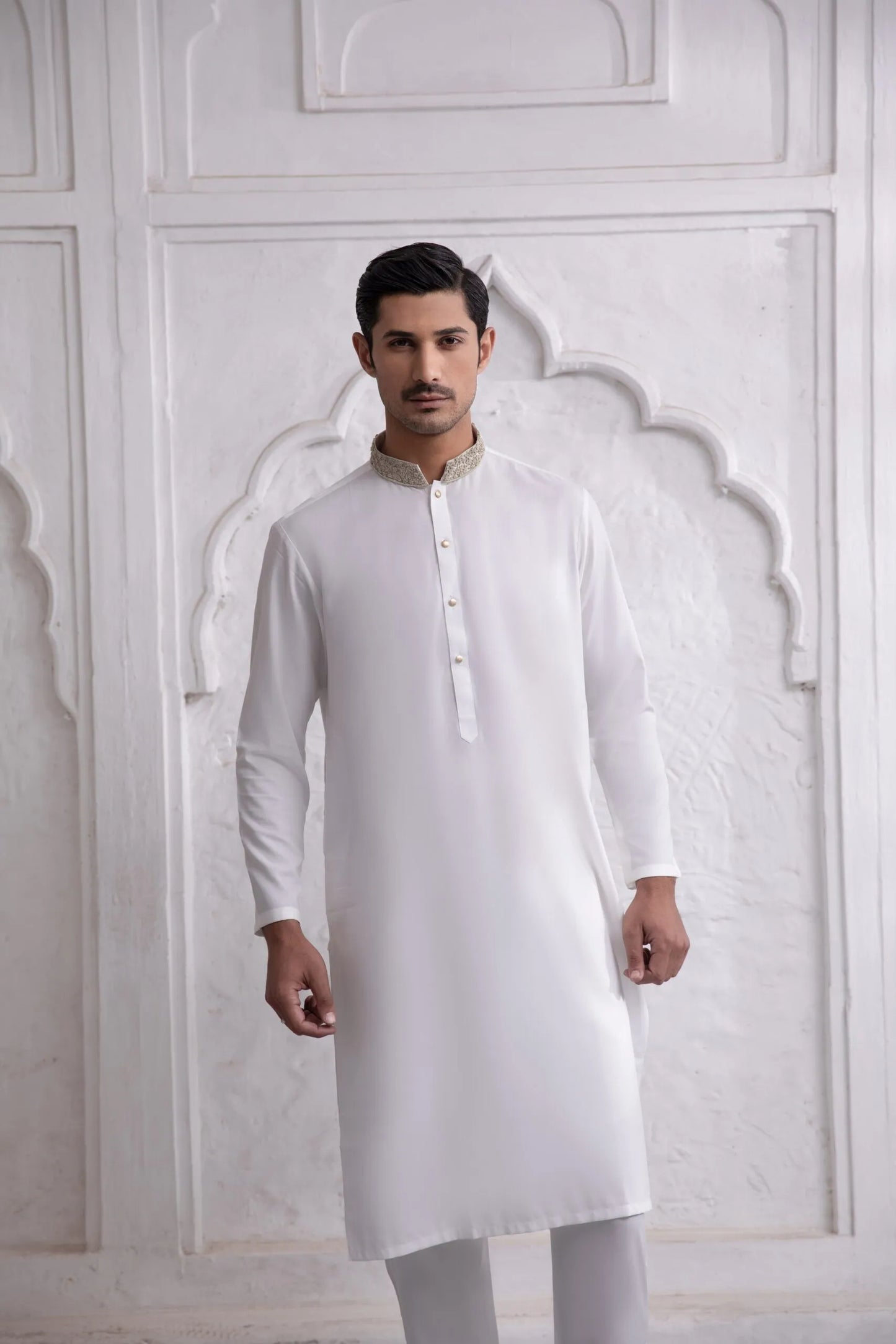 Classic White Kurta with Collar Embroidered