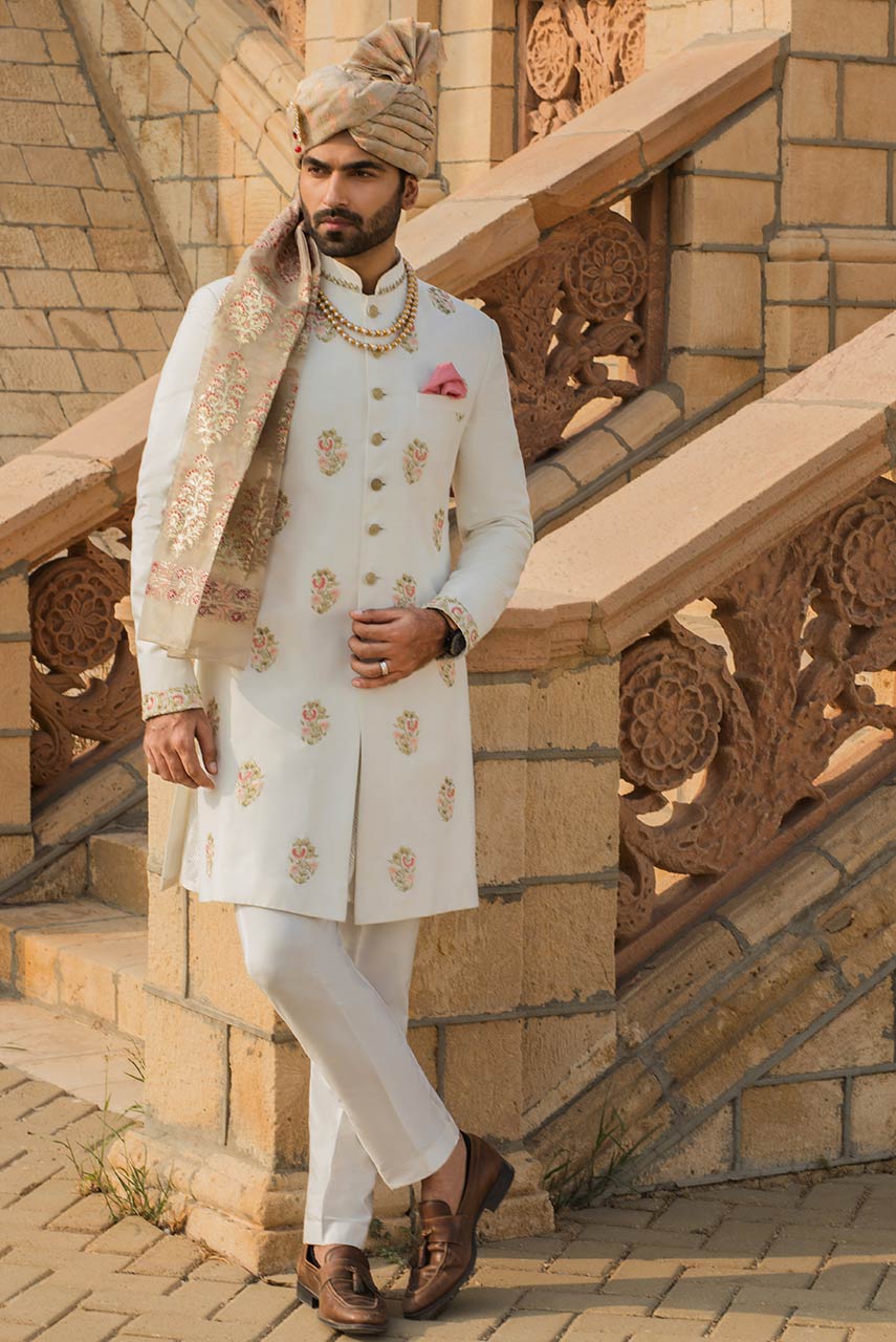 Regal Off White Sherwani for Groom – Premium Wedding Attire