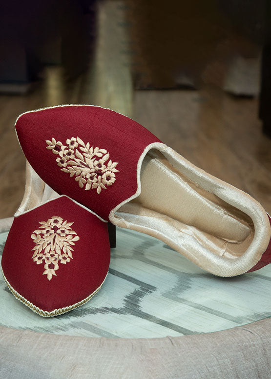 Red Mojari with Hand Embroidery
